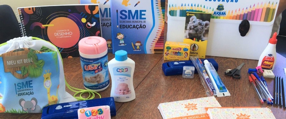 Prefeitura Apresenta Kits de Materiais Escolares da Rede Municipal de Ensino
